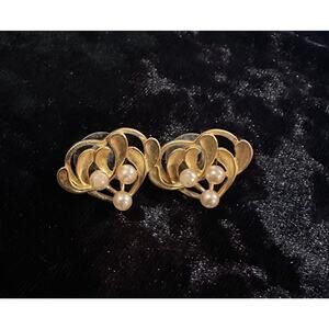 Rear Found Vintage MMA Art Nouveau Pearl Heart Gold Earings Met Museum of Art